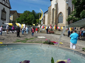 Erteilung des eucharistischen Wettersegens vor der Stadtpfarrkirche St. Crescentius